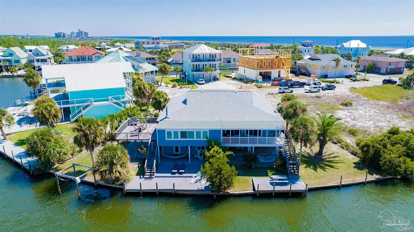 Terrapin Lodge on the canal